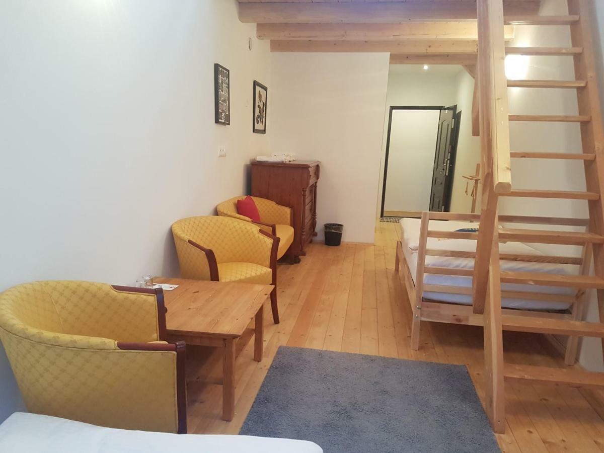 Hotel Bristol บันสกา ชีอาว์นีซา ภายนอก รูปภาพ