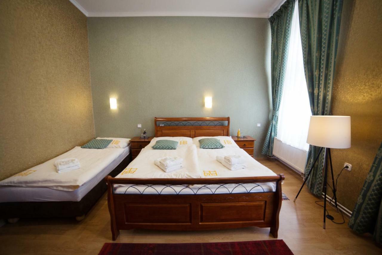 Hotel Bristol บันสกา ชีอาว์นีซา ภายนอก รูปภาพ