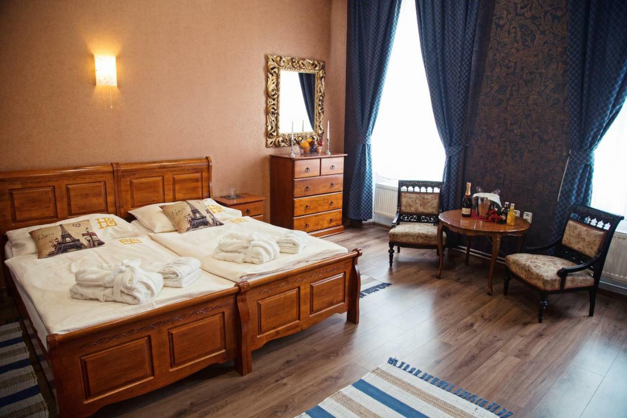 Hotel Bristol บันสกา ชีอาว์นีซา ภายนอก รูปภาพ